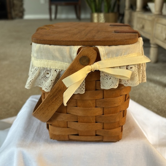 Longaberger Brown Basket with Cream Lace Accent - Picture 3 of 9
